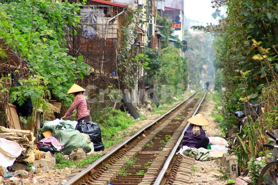풍경,기찻길,하노이,베트남,일상,일상풍경,하노이기찻길,railroad,railway,landscape,vietnam,hanoi,해외,외국,세계,foreign,oversea,world,사람,인물,인간,human,person,교통,교통수단,traffic,transportation