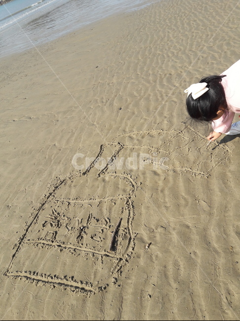 낙서,모래그림,여아,sandpicture,littlegirl,drawing,describe,depict,sand,picture,player,beach,child,coast