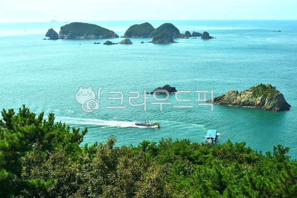 forest,ship,scenery,Geoje Island,sea,vehicle,mountain,advertisement,exotic,Gyeongsangnamdo,amirald,Korea,republic of korea,sightseeing,travel destination,nature,island,tourist destination,tree,Gyeongsangdo,south sea,water,boat,transportation,korea,fishing