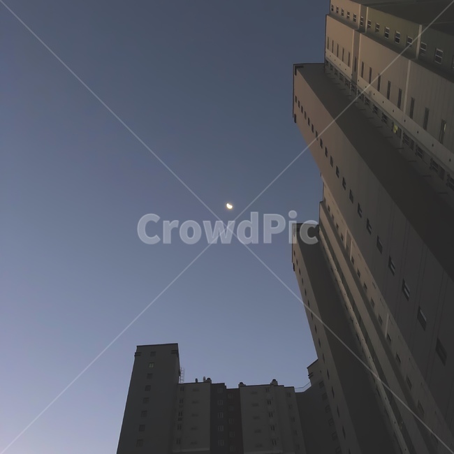 아파트,달,하늘,구름,별,야경,밤,풍경,nightscape,night,landscape,건축물,건물외관,exterior,building,structure,architecture,construction,건물,office building,사무실 건물