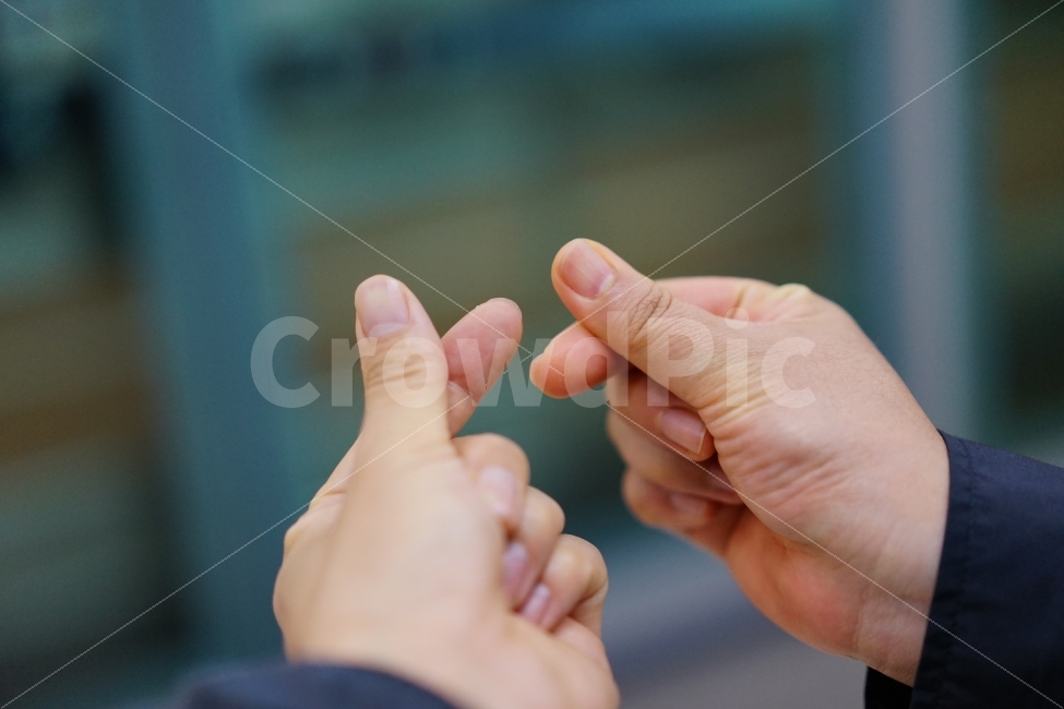 손,하트,러브,사랑,연인,표현,마음,진심,애정,커플,인연,고백,사랑합니다,럽,알라뷰,사람,인물,인간,human,person,신체일부,몸,body,손,제스처,표시,손짓,표현,gesture,hand,sign,expression,감정표현,기분,feeling,emotion