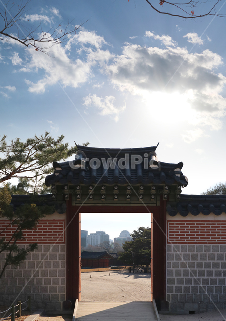 한국전통,한국풍경,고궁,전통,배경,배경이미지,백그라운드,건축,건물,동양건축,궁전,한국,문화재,유적지,하늘,구름,한국전통,한국문화,korean traditional,korean culture,건축물,건물외관,exterior,building,structure,architecture,construction
