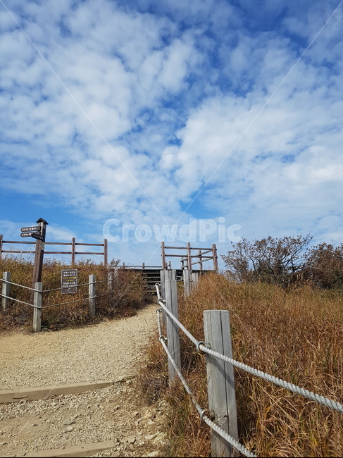 예쁜하늘,길,정상,가을,천고마비,자연,풍경,nature,landscape,gravel,자갈,road,도로,dirt road,흙길