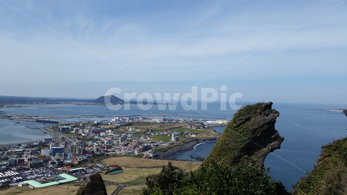 rock,black rock,Seongsan Sunrise Peak,sea and village,Jeju village view,Jeju Seongsan Ilchulbong,Town,seaside village,Jeju Beach,clear,giant