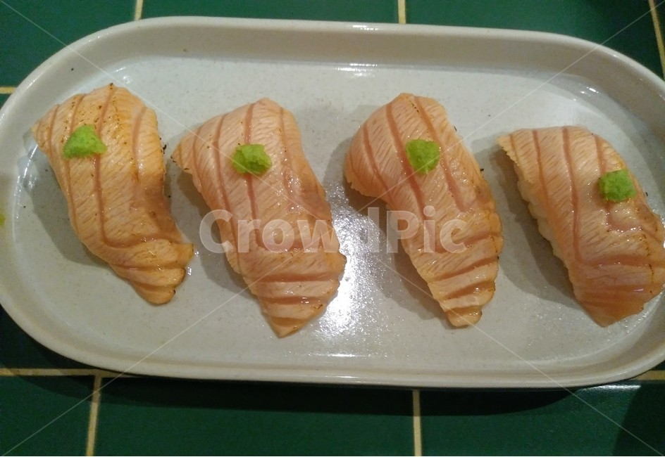 연어아부리초밥,연어,스시,초밥,일식,일본음식,음식,식재료,요리,food,cook,meal,dishes,food reserves,일식,일본음식,일본요리,Japanese food,Japanese dishes,Japanese meal,Japanese cook