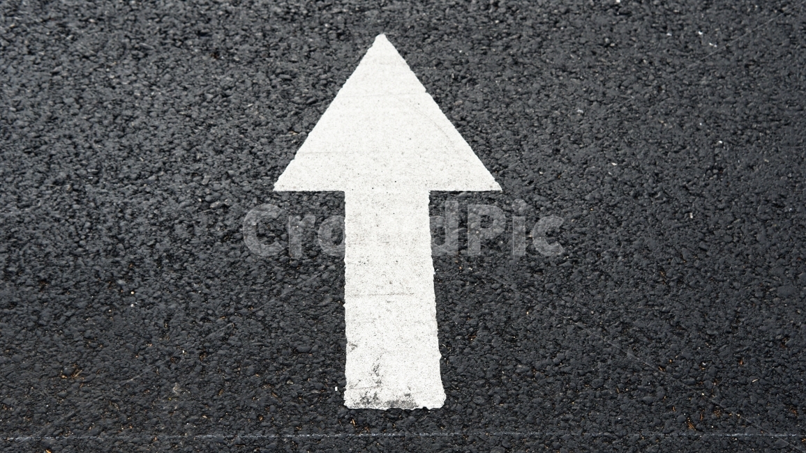 화살표,아스팔트,방향,지시,전진,미래,상징,기호,검정,교통,교통수단,traffic,transportation,asphalt,cross,가로 질러 가다