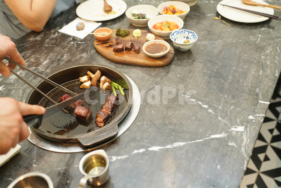 식사,먹거리,육식,육류,소고기,구이,안주,불판,음식,food