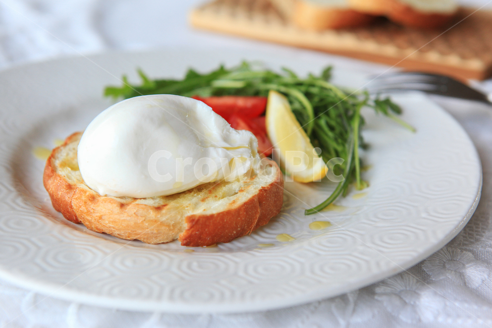 수란,레몬,루꼴라,올리브유,바게트,올리브오일,플레이팅,접시,음식,포크,푸드스타일링,푸드스타일리스트,푸드포르노,음식,식재료,요리,food,cook,meal,dishes,food reserves,아침식사,조식,브런치,breakfast,brunch