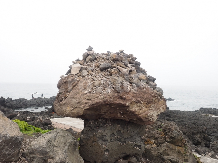 제주도,성산일출봉,돌바위,소원,돌탑,stone,자연,풍경,nature,landscape,제주도,jeju,jeju island,slate,슬레이트,rock,록,outdoors,옥외,cliff,낭떠러지