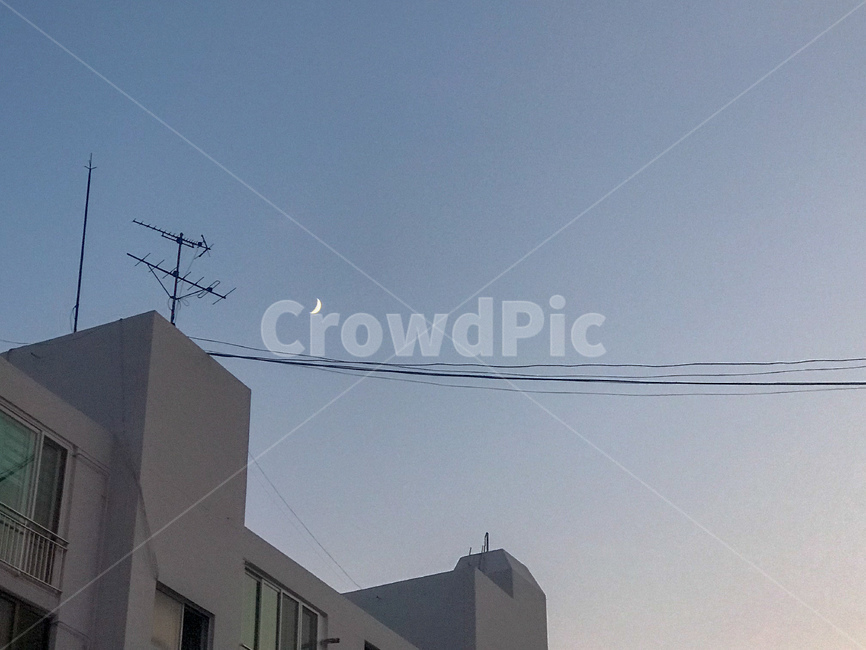 하늘,초승달,감성,풍경,해질녘,손톱달,달,아파트,색감