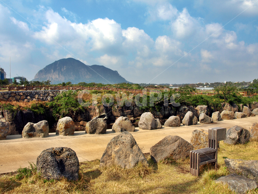 폭낭쉼터,간세,스템프,산방산,올레9코스,올레,서귀포시,안덕면,제주,푸른하늘,흰구름,자연,풍경,nature,landscape,한국자연풍경,한국자연경관,korea nature landscape,제주도,jeju,jeju island,outdoors,옥외