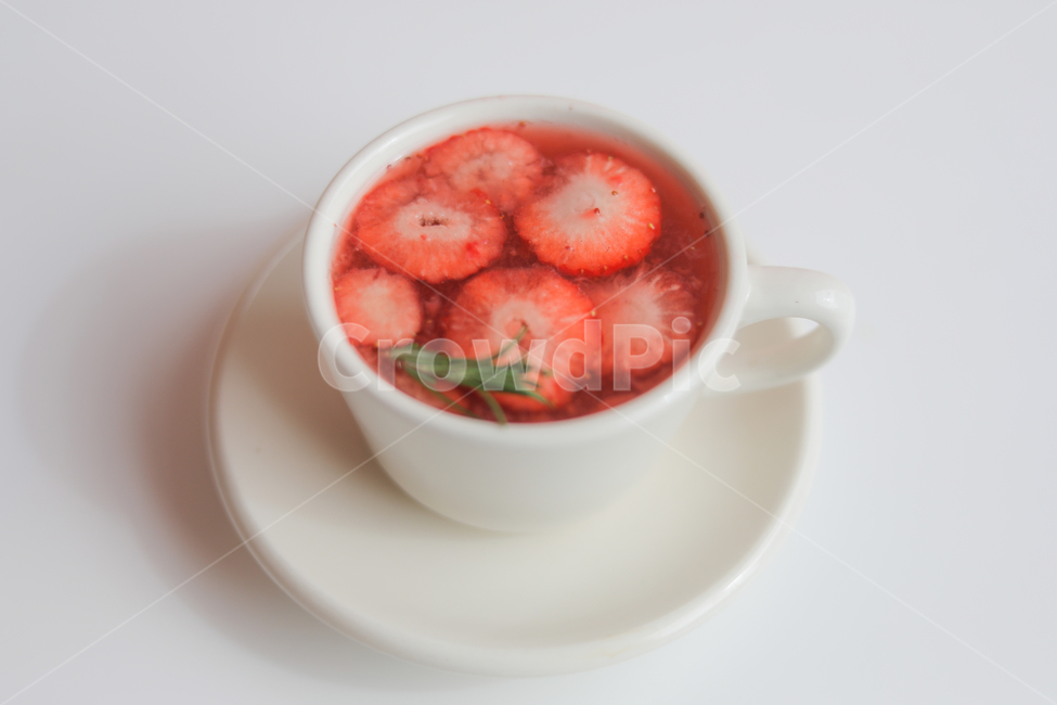 딸기차,과일차,딸기,과일,카페,감성,차,티,후식,음식,디저트,식재료,요리,food,fruit,dessert,간식,cafe,tea,받침접시,pottery,도기류,saucer