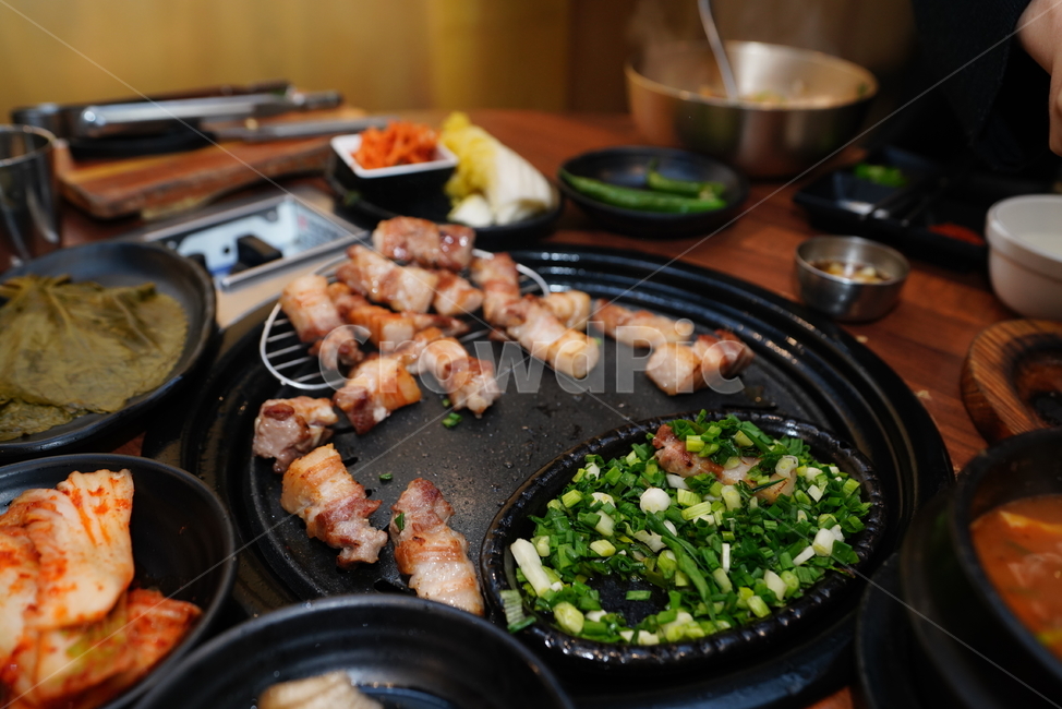 고기,삼겹살,불판,술안주,먹방,돼지,음식,한식,구이,육식,푸드,식사,단백질,먹거리,음식,식재료,요리,food,cook,meal,dishes,food reserves,육류,고기,meat