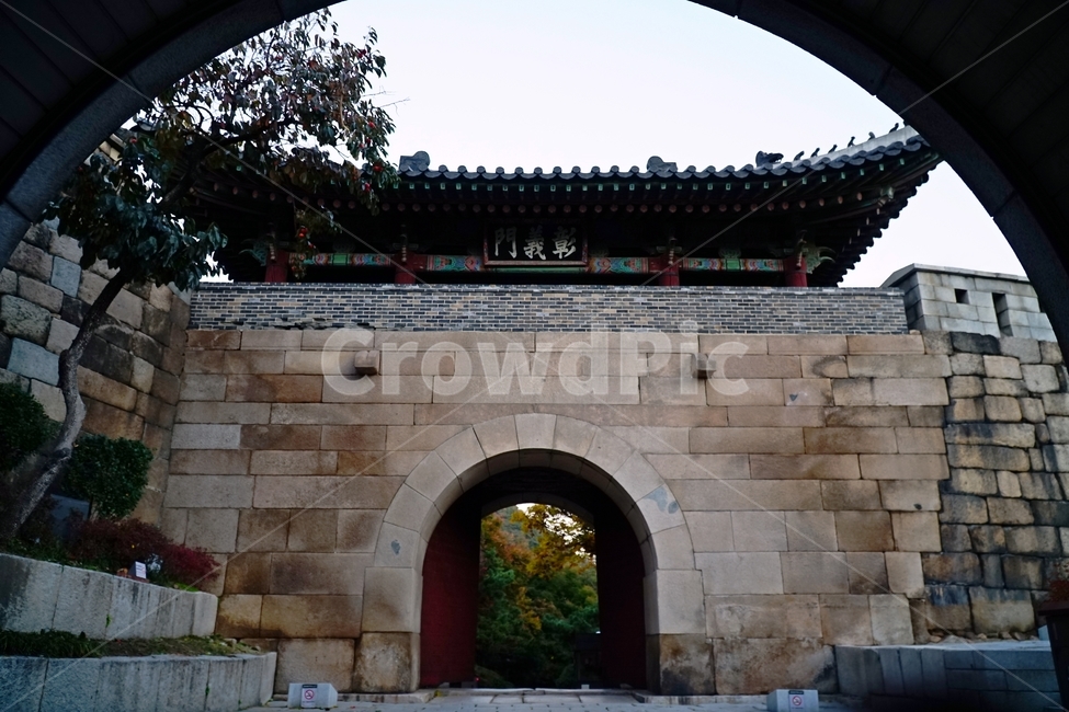 창의문,한양도성,성문,성곽,한국,한국전통,문화재,유적,유적지,korea,서울,seoul,종로구,청운동,culturalassets,culturaltreasure,culturalproperties,성벽,캐슬,castle,한옥,전통,기와,풍경,10월,autumn,fall,landscape,october,건축,전통건물,건물,목조,목조건물,한국문화,전통문화,한국적인,한국전통,한국문화,korean traditional,korean culture,건축물,건물외관,exterior,building,structure,architecture,construction
