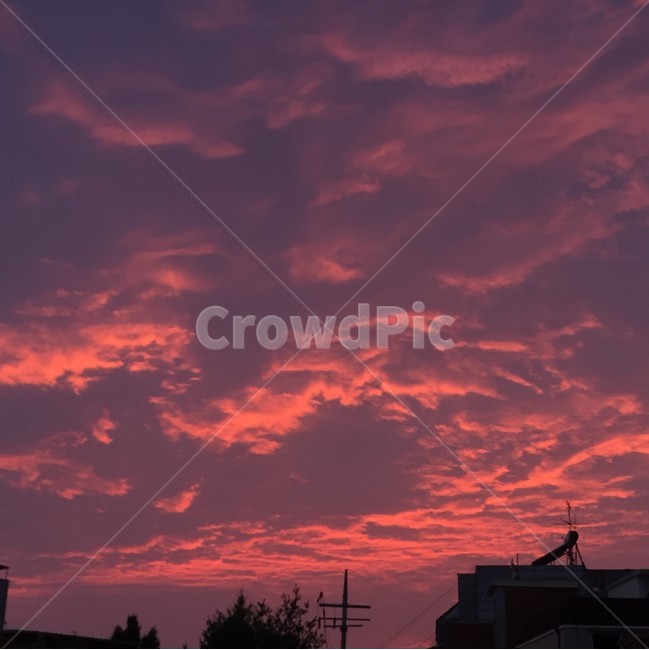 자연,구름,붉은하늘,해질녘,석양,일몰,sunset,분홍,신비로움,자연,풍경,nature,landscape,색깔,색상,색채,색감,color sense,color sensitivity,feeling of color,outdoors,옥외,sky,하늘,dusk,황혼,dawn,새벽,red sky,붉은 하늘