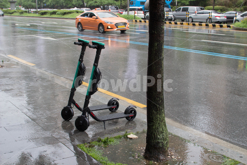 비,날씨	이동수단,도로	도로,비오는날,탈것,승용차,automobile,자동차,car,transportation,차량,bicycle,자전거