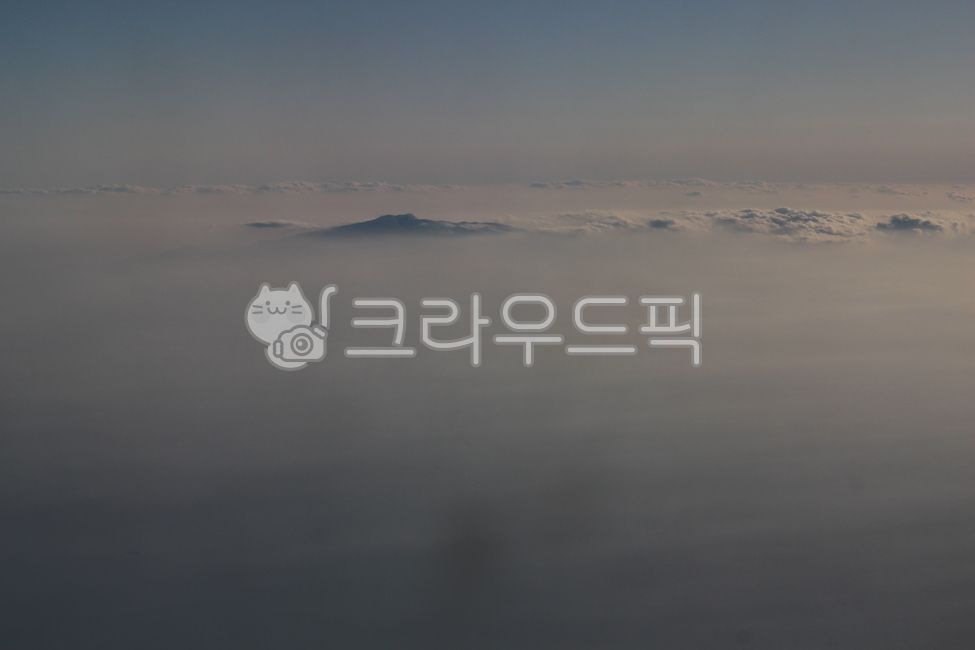 sky,cloud,in the sky,firmament,blue sky,green,Above the sky,white clouds,above the clouds,puffy clouds,sky scenery