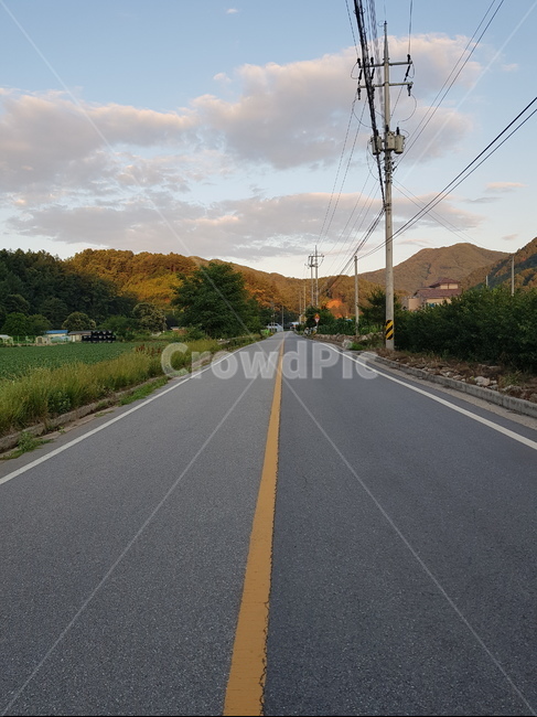 asphalt,아스팔트,tarmac,도로,freeway,road,시골,길가,농촌,길,길가,분위기,조용한,새벽,시골,마을,풍경,landscape,country,rural,town,교통,교통수단,traffic,transportation