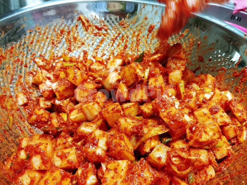 깍두기,김치,김장김치,김장,무김치,생활,김치담그기,음식,식재료,요리,food,cook,meal,dishes,food reserves,채소,야채,vegetables,한식,한국음식,한국요리,korean food,korean dishes,korean meal,korean cook