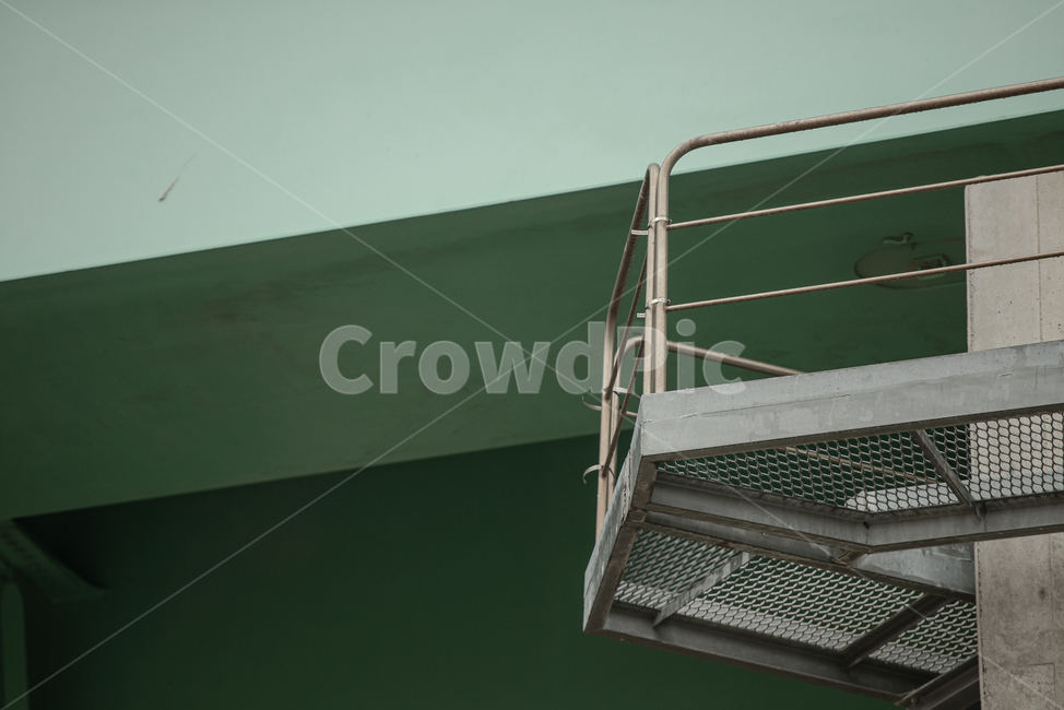 banister,handrail,railing,난간,고속도로,통로,위험한,쓸쓸한,아슬아슬,철골,철골구조,점검,점검구역,작업,작업로,일,산업,고가,고가도로,외각순환도로,좁은,높은,건축물,건물외관,exterior,building,structure,architecture,construction