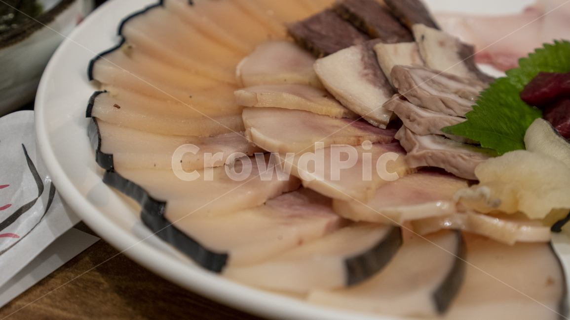 고래수육,고래고기,밍크고래,돌고래,고래우네,고래꼬리,생고기,포유류,고래요리,밍크고래고기,고래지느러미,고래창자