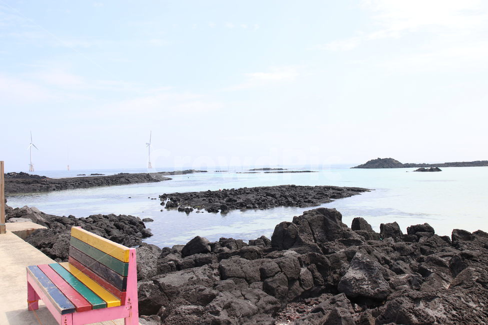 바다,의자,돌,물,제주,풍경,하늘,구름,현무암,맑음,jeju,푸른