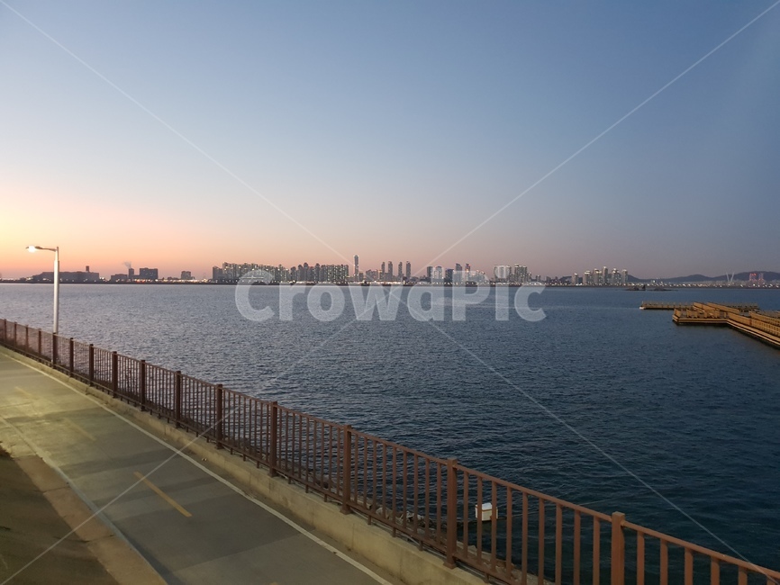 오이도,조명,불빛,sky,바다,도시,풍경,city,landscape,banister,난간,handrail,railing,road,도로