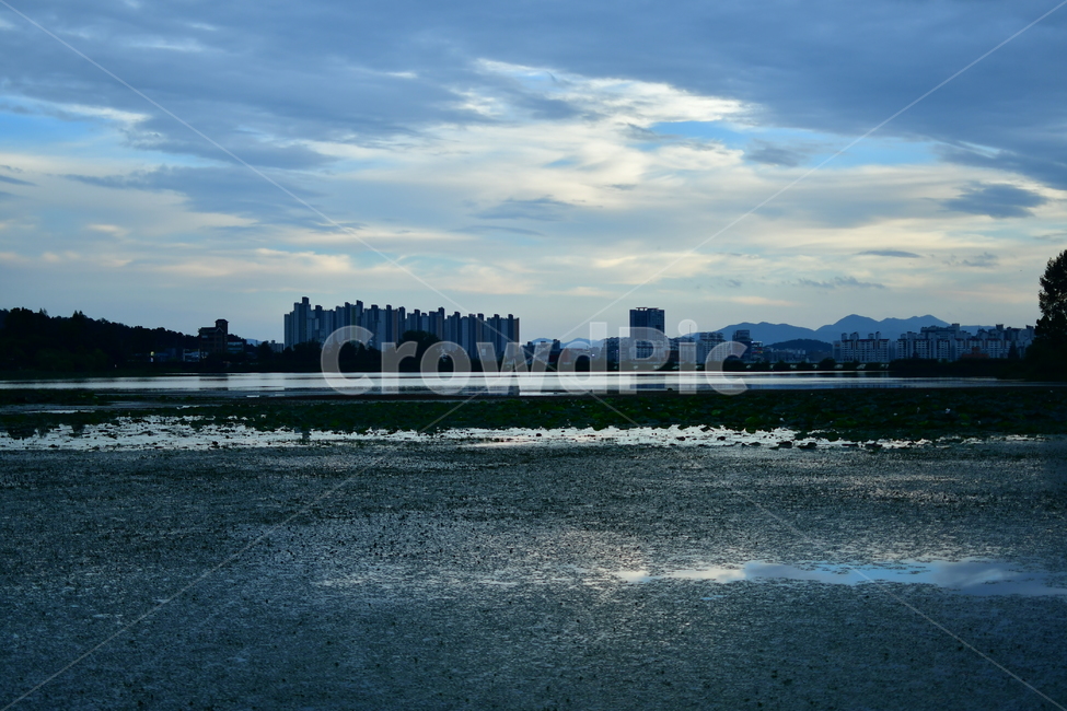 호수,흐림,하늘,풍경,풀,도시,풍경,city,landscape,nature,자연,outdoors,옥외