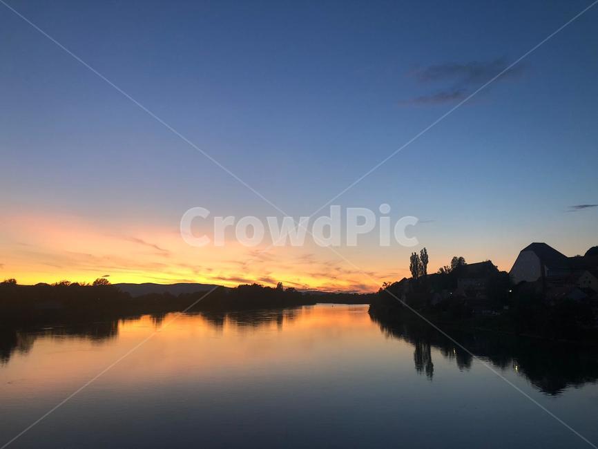 nature,자연,outdoors,옥외,dusk,황혼,redsky,붉은하늘,sunset,일몰,sky,하늘,노을,강,외국풍경