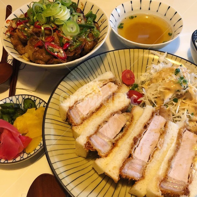 일식,일본,식사,음식,카츠산도,미소시루,덮밥