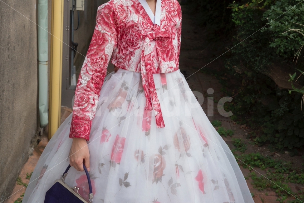 한복,한옥마을,전주,여행,hanbok,한국전통,한국문화,korean traditional,korean culture,한복,한국전통의상,hanbok,korean traditional clothes,사람,인물,인간,human,person,여성,여자,woman,female,lady,연출,컨셉,콘셉,direction,concept