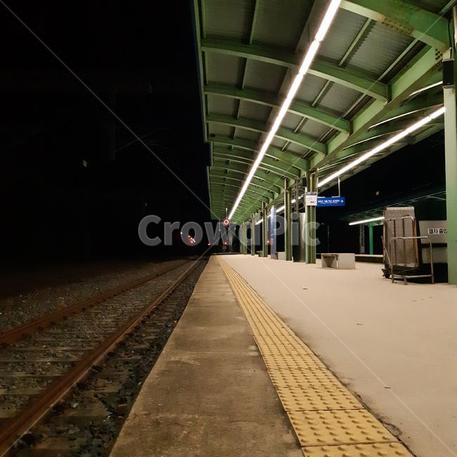 trainstation,기차역,transportation,교통,vehicle,차량,terminal,단말기,train,기차,밤