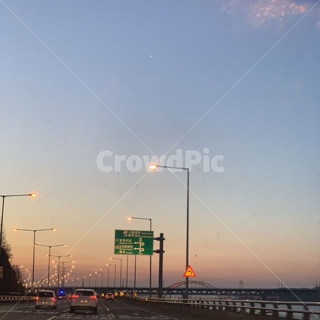 풍경,도로,다리,하늘,감성,도로위,야경,배경,배경화면,강,야경,밤,풍경,nightscape,night,landscape,도시,city,한국도시풍경,한국도시경관,korea cityscape,road,freeway,고속 도로,highway,고속도로