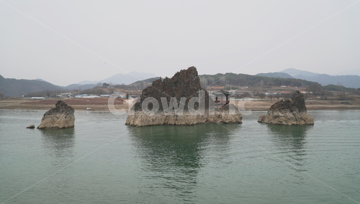 단양팔경,도담삼봉,충청도,저수지,삼봉,자연,풍경,nature,landscape,한국자연풍경,한국자연경관,korea nature landscape,outdoors,옥외,land,땅,sea,바다,ocean,대양,water,물,shoreline,해안선,coast,연안