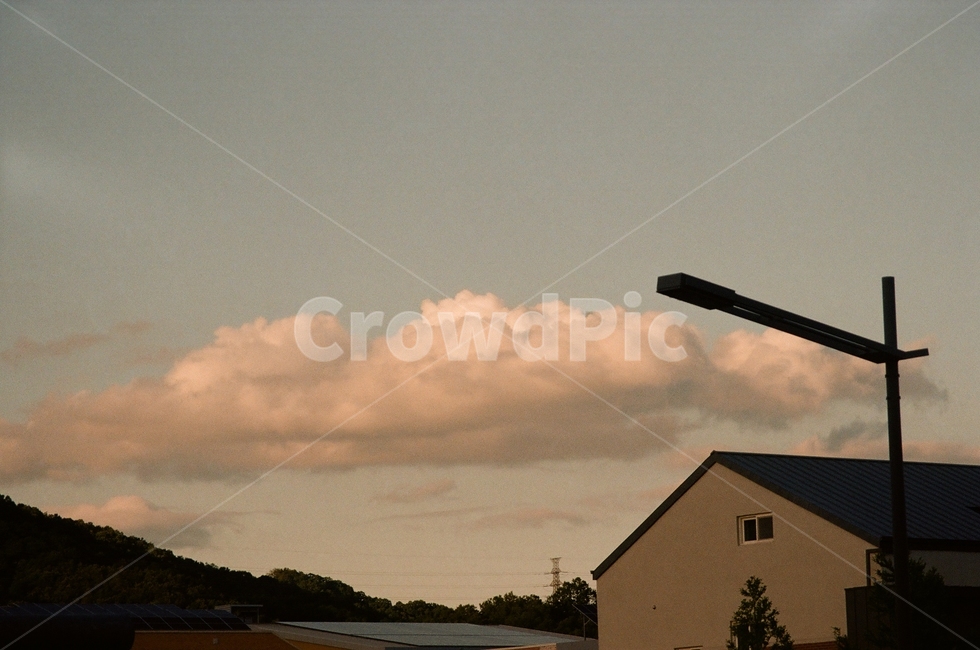 모노톤,하늘,필름카메라,구름,가로등,분위기,sky,cloud,film,필름분위기,필름,산,건축물,건물외관,exterior,building,structure,architecture,construction