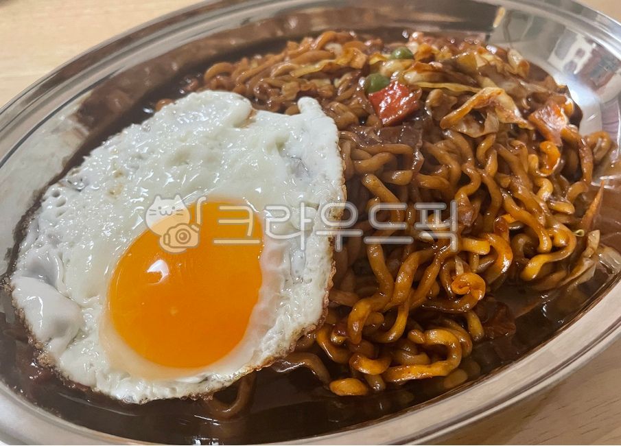 fried egg,softboiled,egg,Jjajang,fried food,snack,Chapagetti,ingredients,noodle dish,noodles,cook,convenience food,food,meal,dish,Jjajangmyeon,mukbang
