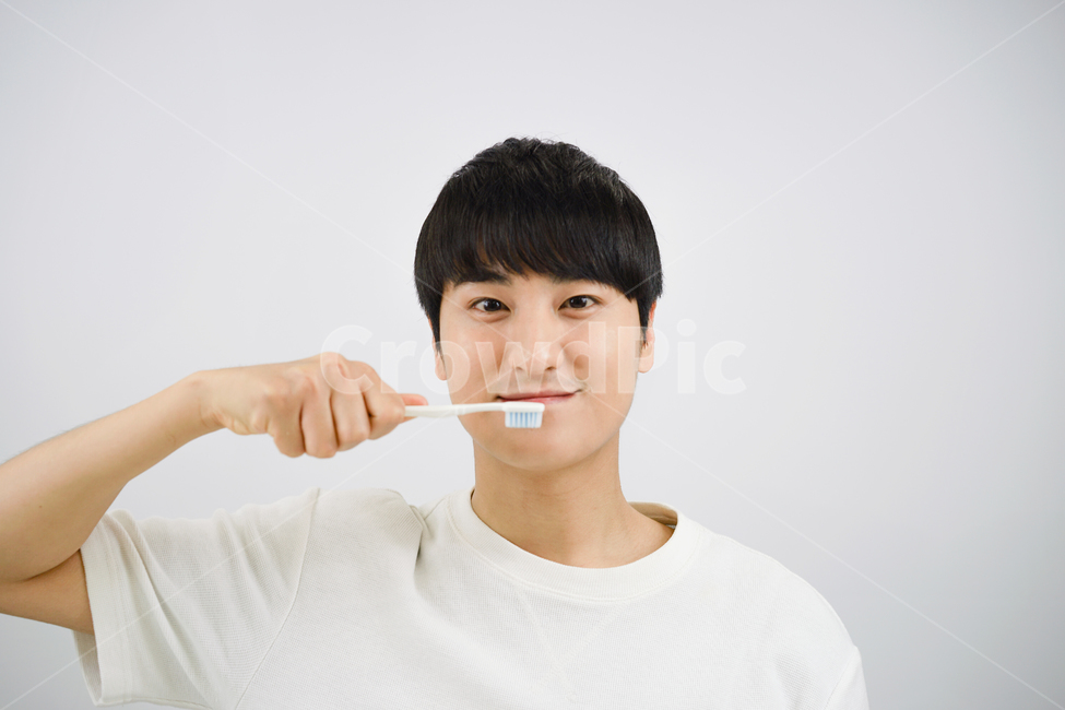 남자,뷰티,양치,양치질,칫솔,남성,그루밍족,사람,인물,인간,human,person,남성,남자,man,male