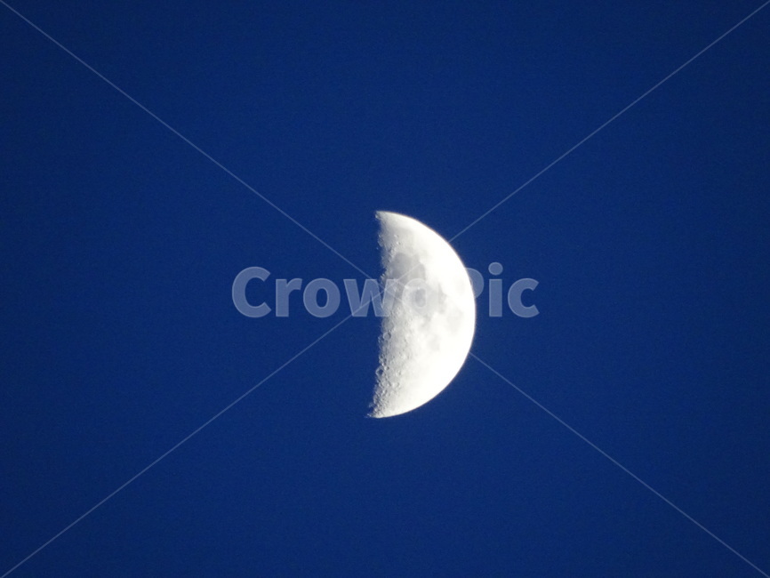 달,밤,반달,moon,하늘,야경,밤,풍경,nightscape,night,landscape,nature,자연,outdoors,옥외,universe,우주,astronomy,천문학,outer space,대기권 밖
