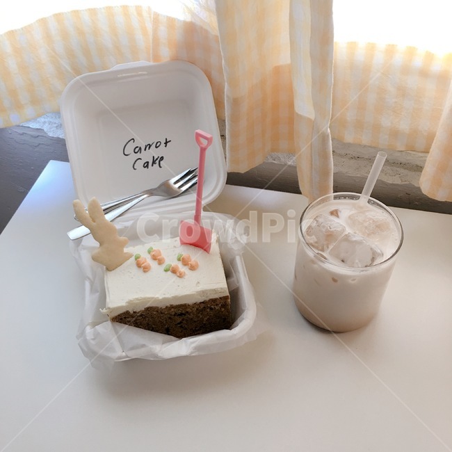 케이크,밀크티,카페,당근케이크,귀여운디저트,커튼,디저트,간식,후식,dessert,snack