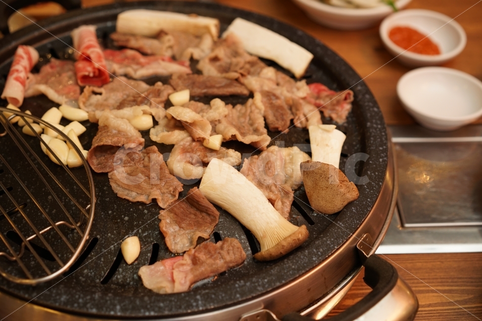 식사,고기,소고기,술자리,모임,육류,소,먹방,푸드,구이,만남,육즙,육질,맛집,풍미,한끼,한잔,차돌박이,음식,식재료,요리,food,cook,meal,dishes,food reserves,육류,고기,meat,한식,한국음식,한국요리,korean food,korean dishes,korean meal,korean cook
