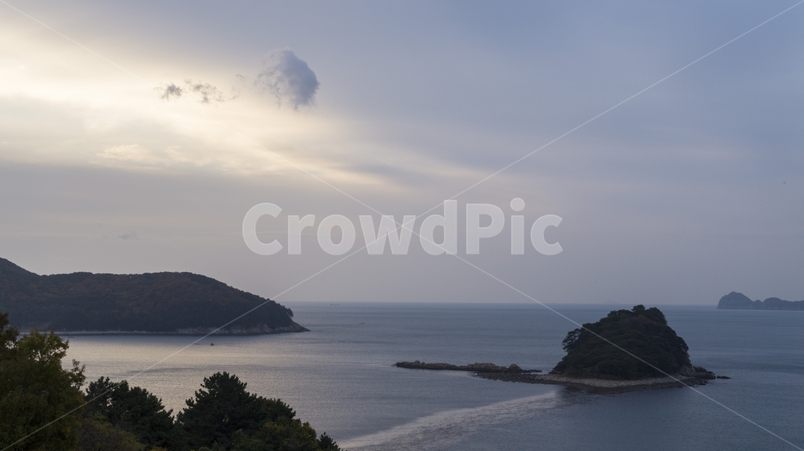 바다,섬,여행,아침,구름,자연,풍경,nature,landscape,outdoors,옥외,land,땅,water,물,shoreline,해안선,ocean,대양,sea,coast,연안,island