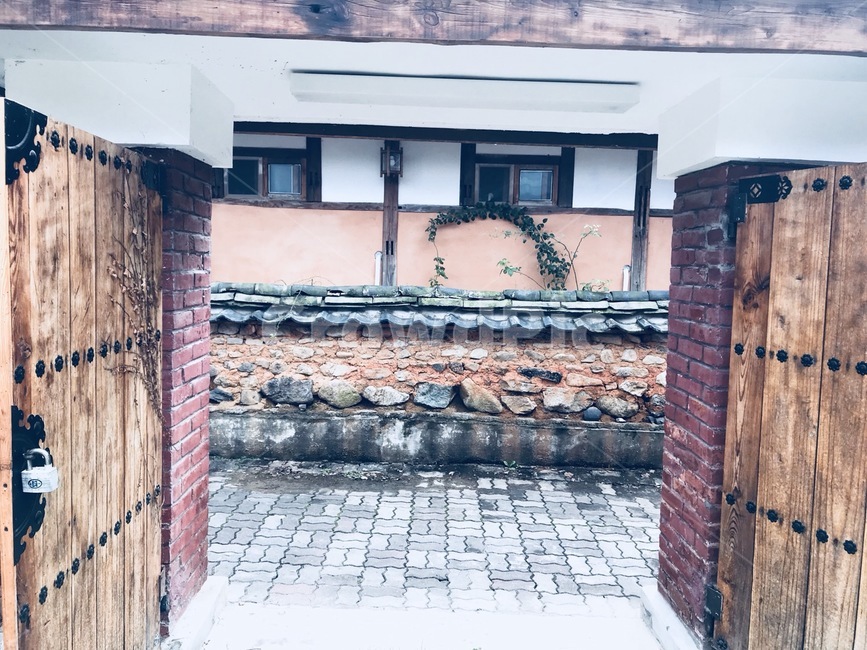 한옥문,한국풍경,열린문,나무문,한국,70년대,한국전통,한국문화,korean traditional,korean culture
