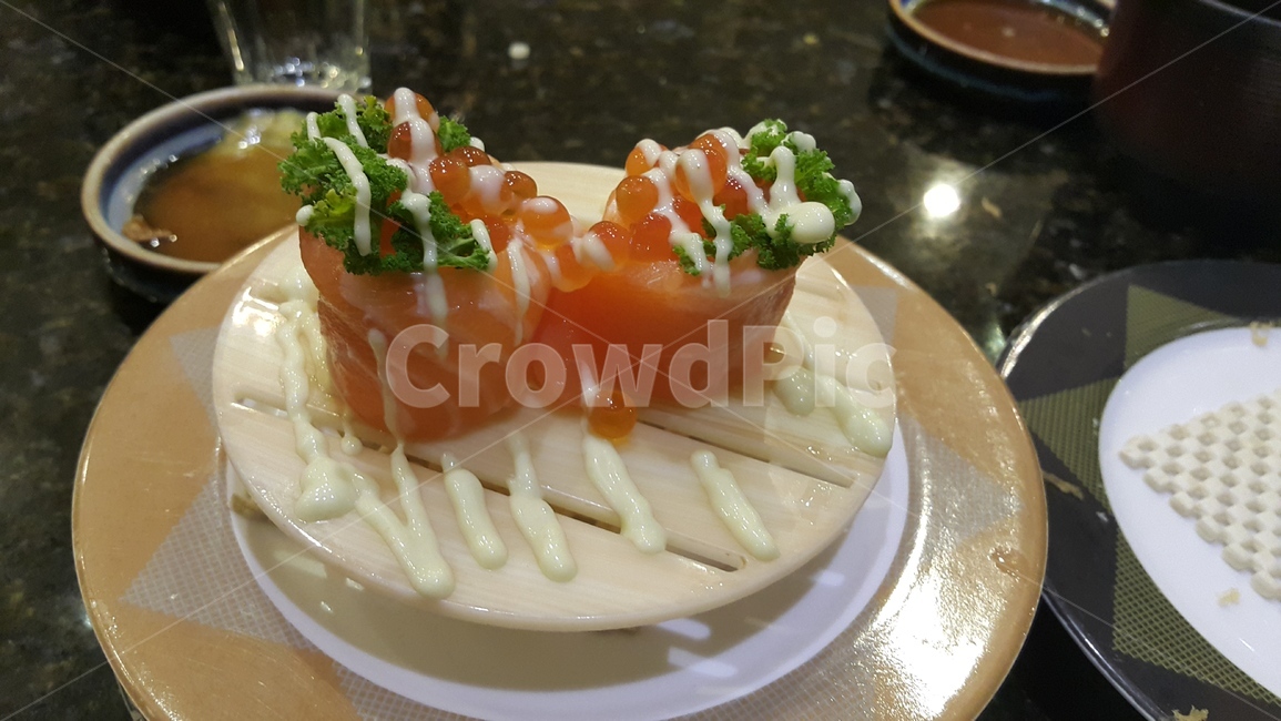 연어,연어회,초밥,연어초밥,회전초밥