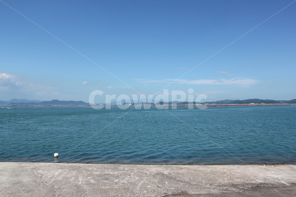 blue,cement,cloud,coastline,concrete,island,mountain,nature,ocean,sea,sky,water,wave,하늘,낮,낮하늘,파란하늘,파랑,블루,자연,풍경,산,먼산,섬,바다,낮바다,푸른바다,해안가,바닷가,콘크리트,땅바닥,바닥,땅,시멘트바닥,시멘트,물,물결,자연,풍경,nature,landscape,outdoors,옥외