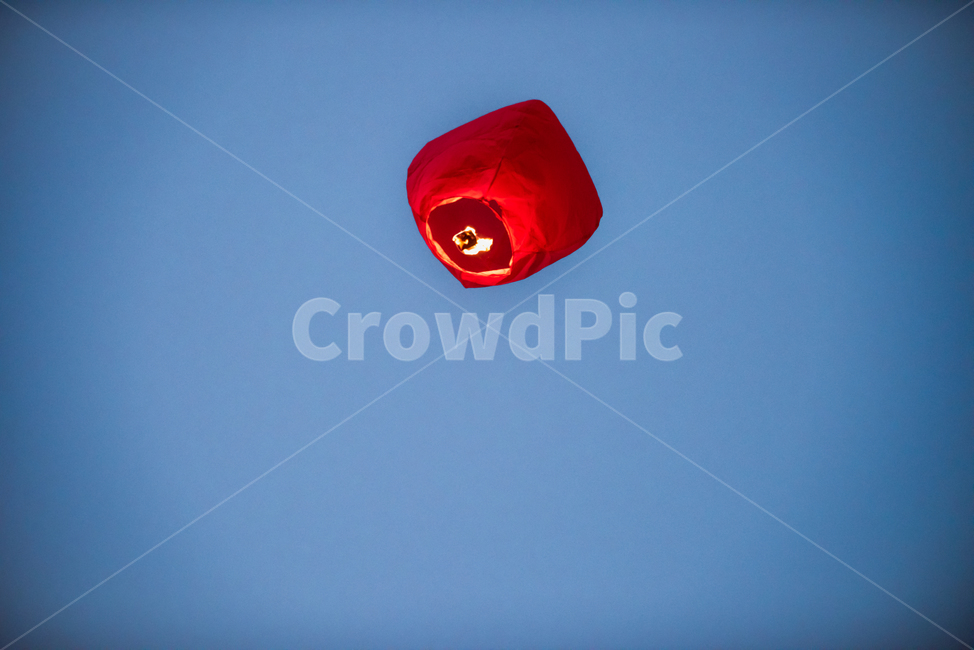 풍등,하늘,소원,풍등날리기,풍등축제,소원성취,동양,물체,공기,뜨거운,푸른,날기,알록달록한,떠다니는,빨간색,비행,풍선,누끼,뜨거운공기,색상,빛,소원빌기,바램,희망,한국,불교,의식,축제,야경,balloon,sky,air,hot,blue,hotairballoon,fly,flying,colorful,float,red,balloons,ballooning,flight,isolated,hotair,color,celebration,windlamp,light,object,wishes,hope,oriental,korean,축제,행사,festival,carnival,event