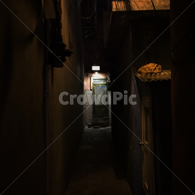 감성,사진,골목,밤,아이폰,빛,문,조명,기와,집,길,낡음,house,night,dark,shine,street,iphone,door,emotion,photo,야경,밤,풍경,nightscape,night,landscape,골목길,alley,corridor,복도