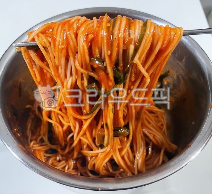 chopsticks,Mixed noodles,noodle,spicy dishes,young radish,Korean food,ingredients,cooking,spicy food,mix,bibimyeon,young radish noodles,noodles,Korean cuisine,cook,spicy,young radish kimchi,food,young radish mixed noodles,meal,somen,dish,mukbang,Noodles
