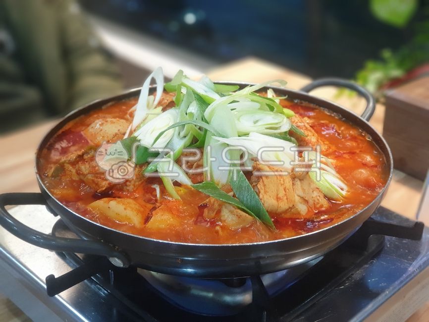 meal,Drink snacks,chicken,Stirfried Chicken,dish,Chicken doritang,spicy chicken,Dak bokkeumtang,food