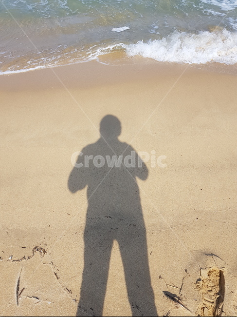 바닷가,그림자,남자,촬영,파도,해변,바다,beach,sea,사람,인물,인간,human,person,인물실루엣,사람실루엣,character silhouette,human silhouette,outdoors,옥외,nature,자연,sand,모래