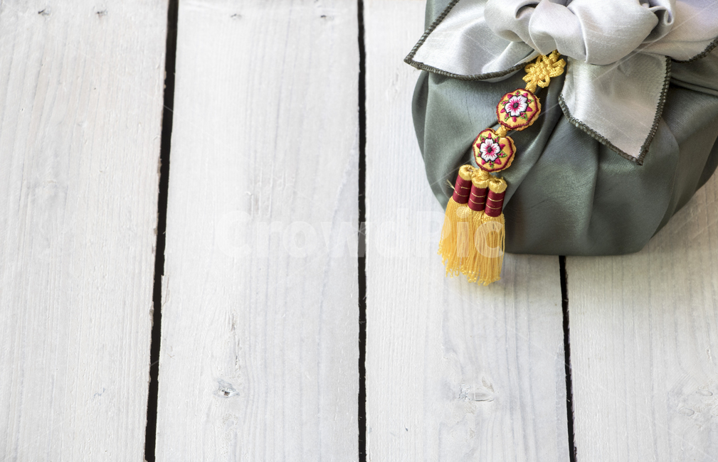 Gift box,Norigae,wooden table,New Year's Day,Lunar New Year,holiday,tradition,New Year's Day,New Year's Day